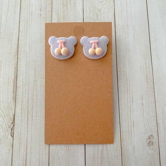 🖤 Fuzzy Bear Shaped Stud Earrings - Picture 3 of 5